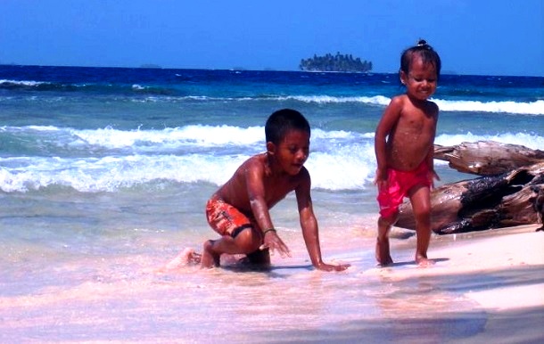 Kinder am Strand