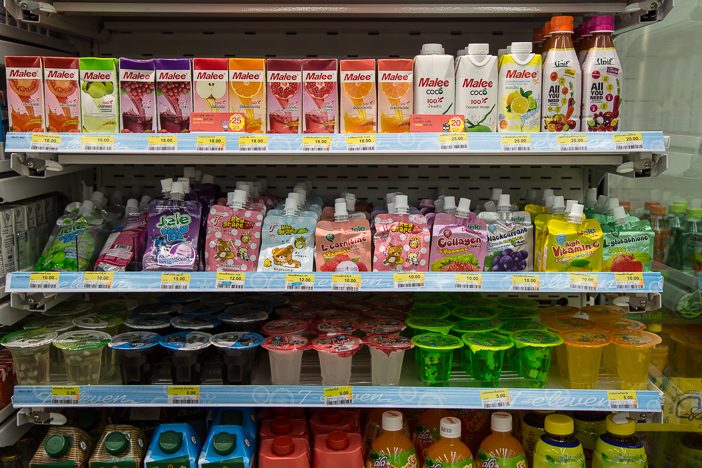 Die Auswahl an zuckeriger Babynahrung in einem Supermarkt