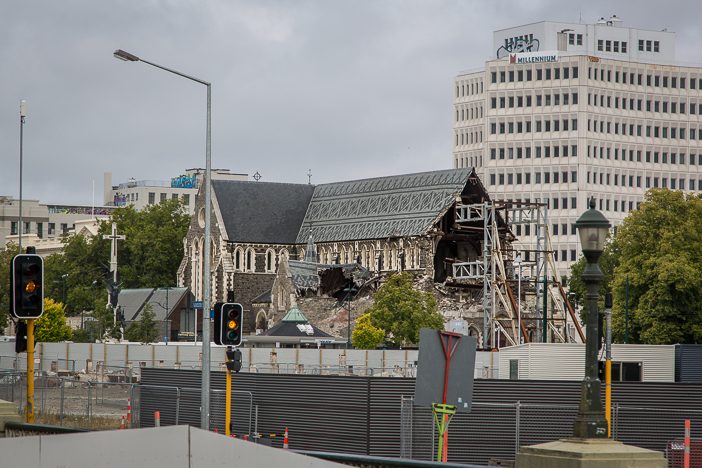 Die Christchurch Cathedral - gestützt und abgesperrt nach den Auswirkungen des Erdbebens