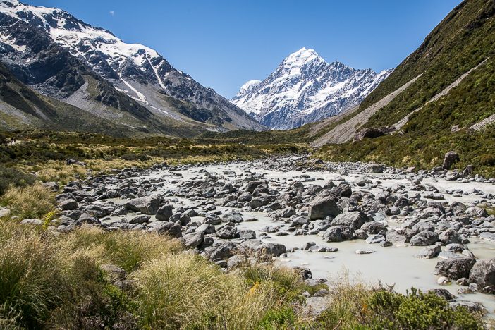 Gletscher-Fluss am Fuße des Mount Cook