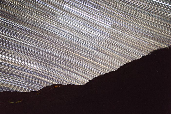 Versuch einer Star-Trail Aufnahme - die Bewegungen über eine Stunde in einem Bild festgehalten