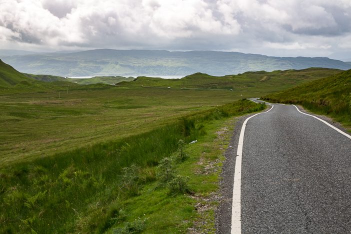 Single-Track-Road in die schottische Abgelegenheit